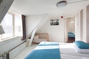 Postel nebo postele na pokoji v ubytování Hotel Grand Cafe Deight