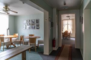 A seating area at Guesthouse Ísafjördur - Gamla