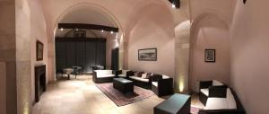 A seating area at Foresteria Pellegrino