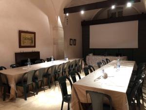 The business area and/or conference room at Foresteria Pellegrino