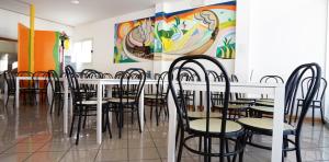 A restaurant or other place to eat at Hotel Morfeo - Young People Hotels
