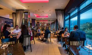 Tetamu yang menginap di Absolute Hotel Limerick