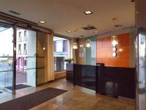 an office lobby with glass walls and a large window at Hotel Faranda Marsol Candás in Candás