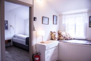 Fossardalur Guesthouse房間的床