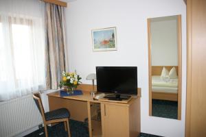 TV a/nebo společenská místnost v ubytování Hotel Jagermo