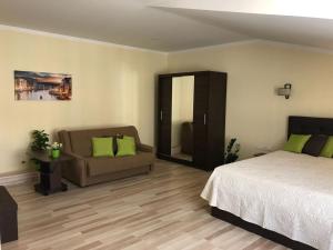 Postel nebo postele na pokoji v ubytování Tukums apartments