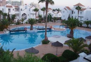 The swimming pool at or close to La Perla Azul - Terraza panorámica al Sol
