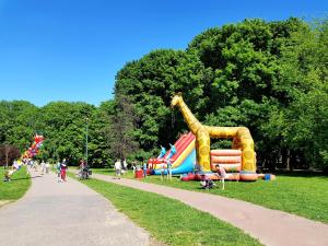 Children's play area sa Apartament Polski Free Guarded Parking