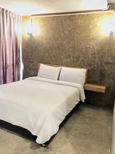 Postel nebo postele na pokoji v ubytování Izen Plus Budget Hotel & Residence