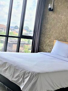 Postel nebo postele na pokoji v ubytování Izen Plus Budget Hotel & Residence