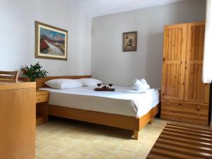 Voodi või voodid majutusasutuse Porto Guest House Skiathos toas