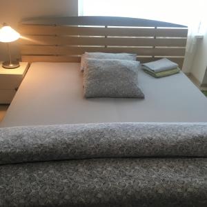 מיטה או מיטות בחדר ב-Apartment Pod Kotnovem