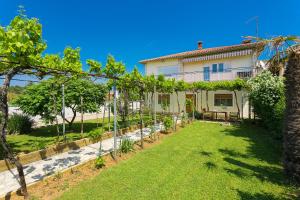 Zahrada ubytování Apartments Vlasta