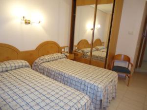 A bed or beds in a room at Hotel Silos 2000