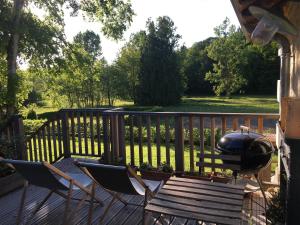 studio avec terrasse Abbaye d'Aiguevive外面的花园