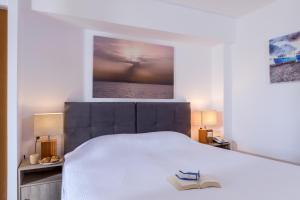 Ένα ή περισσότερα κρεβάτια σε δωμάτιο στο Cape Kanapitsa Hotel & Suites 