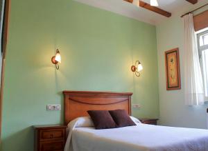 A bed or beds in a room at Apartamentos Monasterio