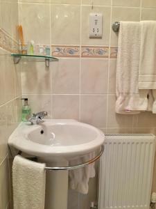 Bilik mandi di White Cottage B&B +31 gambar