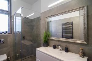 Kúpeľňa v ubytovaní Viktoria Luxury Apartment