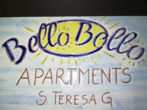 サンタ・テレーザ・ガッルーラにあるBello Bello Apartmentsの白菓子