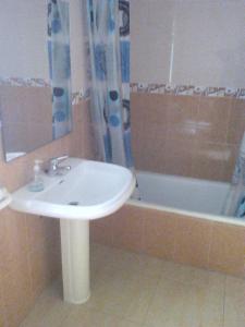 a bathroom with a sink and a bath tub at Primerísima línea de playa in Carboneras +29 photos