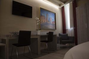 TV a/nebo společenská místnost v ubytování Palazzo Domanto Apartments Parma