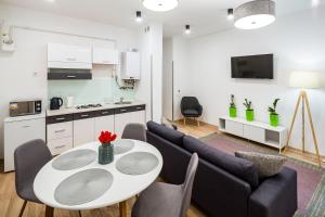 Кухня или мини-кухня в Apart Hotel Code 10
