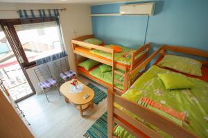 Postel nebo postele na pokoji v ubytování Guesthouse Adi