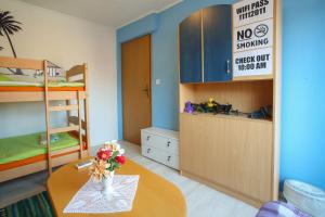 Postel nebo postele na pokoji v ubytování Guesthouse Adi