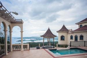 Πισίνα στο ή κοντά στο Clarridge View Guesthouse