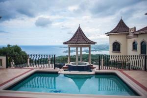 Πισίνα στο ή κοντά στο Clarridge View Guesthouse