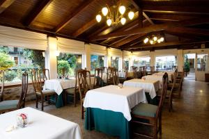 Restaurace v ubytování Hotel Virxe da Cerca by Pousadas de Compostela