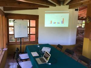 a conference room with a table with a laptop on it at Hotel Boutique El Campirano in Amanalco de Becerra