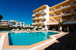 Gallery image of Trianta Hotel Apartments in Ialyssos