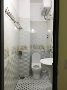 a bathroom with a toilet and a sink at Nhà nghỉ Tâm Cường in Diện Biên Phủ +133 photos