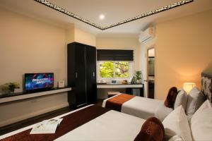 Μια τηλεόραση ή/και κέντρο ψυχαγωγίας στο Serenity Diamond Hotel