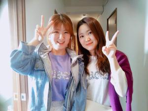 two girls making the peace sign with their hands at Fukuoka Guesthouse Little Asia Kokura in Kitakyushu