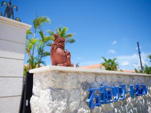 a statue of a bird sitting on top of a wall at Ishigaki Resort Hotel in Ishigaki Island