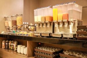Makanan di atau berdekatan hotel
