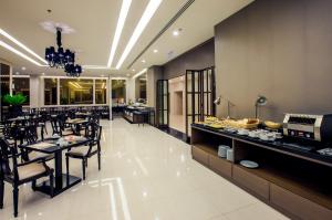 Restoran atau tempat lain untuk makan di Mandarin Hotel Managed by Centre Point