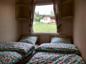 Postel nebo postele na pokoji v ubytování Mobilheim Willerby Summer - Vyrovická přehrada