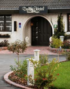 Κήπος έξω από το Dalby Hotel