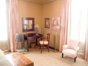 a living room filled with furniture and a window at Hotel Roma in La Granja de San Ildefonso