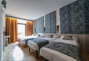 Postel nebo postele na pokoji v ubytování Hotel Comtes De Challant Albergo Etico Valle d'Aosta