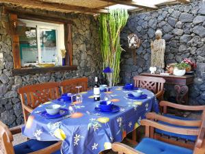 Ein Restaurant oder anderes Speiselokal in der Unterkunft Casa Banana, Teguise 