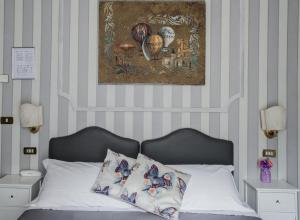 Postel nebo postele na pokoji v ubytování Hotel Residenza In Farnese