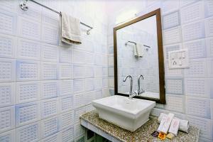 Hotel Embassy的一间浴室