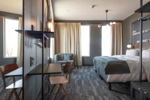 Ένα ή περισσότερα κρεβάτια σε δωμάτιο στο Quality Hotel The Box