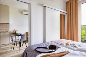 Łóżko lub łóżka w pokoju w obiekcie Arche Hotel Poloneza
