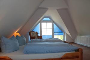 a bedroom with a bed in a attic with a window at Appartement "Ostsee" in Zingst